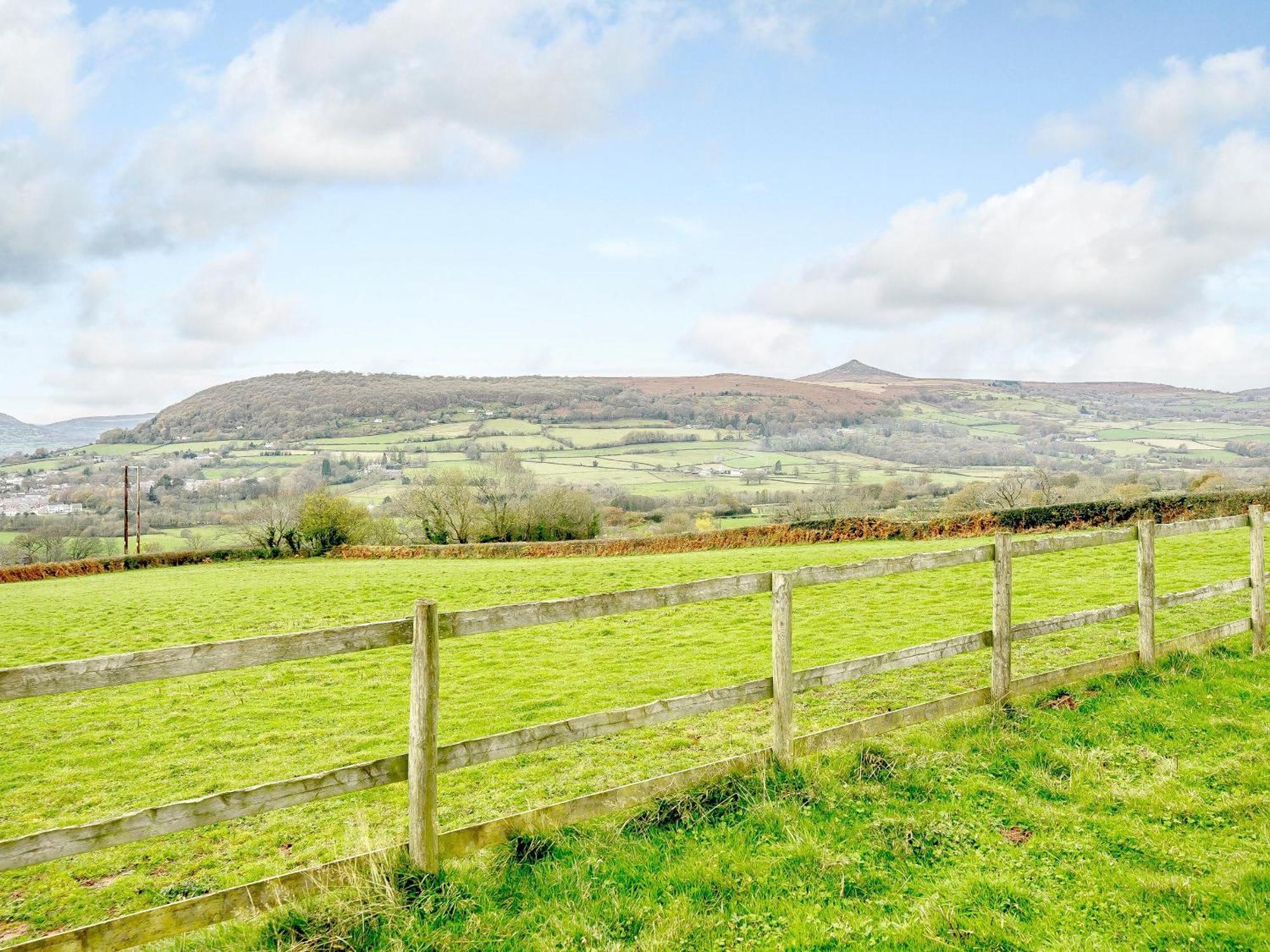 Tyr Ywen Cottage Abergavenny Exterior photo